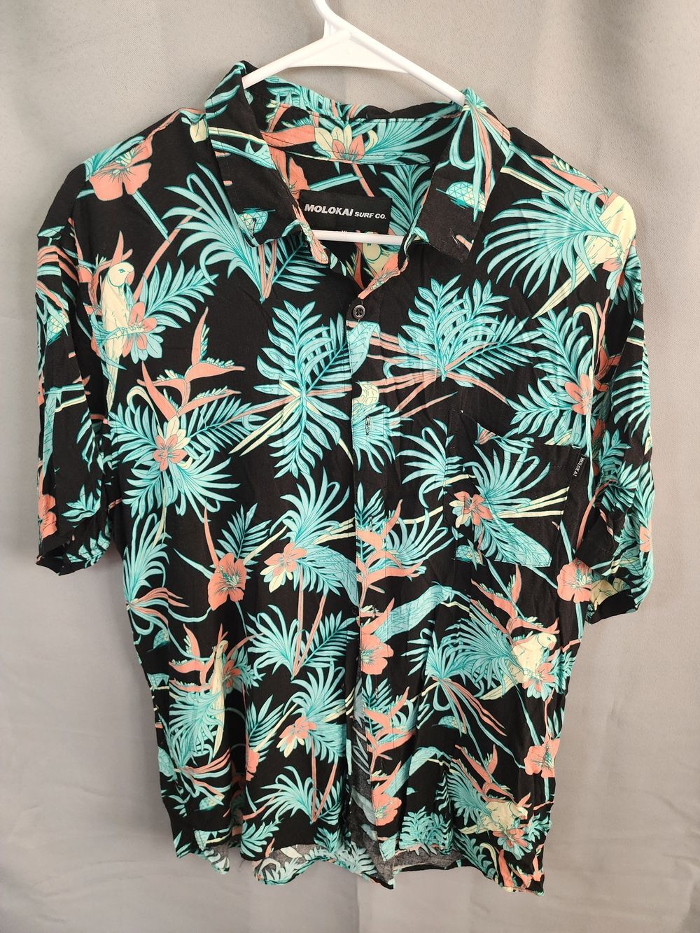 Molokai Men's Black Hawaiian Camp Aloha Floral Button-Down Shirt